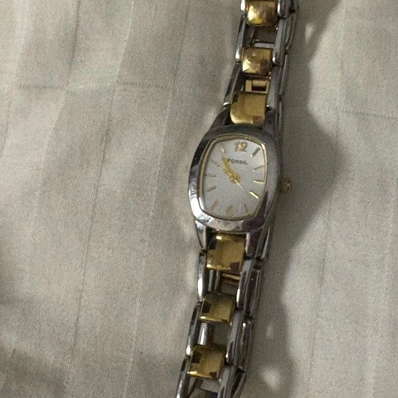 W1 WOMAN'S FOSSIL F2 ES9525 STAINLESS STEEEL-GOLD TONE  30M WATCH 5066 - Picture 4 of 15